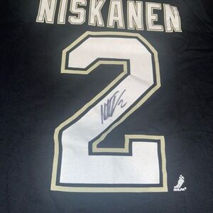 Reebok Matt Niskanen Pittsburgh Penguins NHL Shirt XL SIGNED